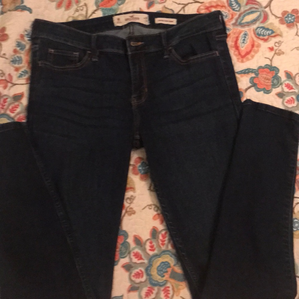 Hollister Low rise super skinny jeans.